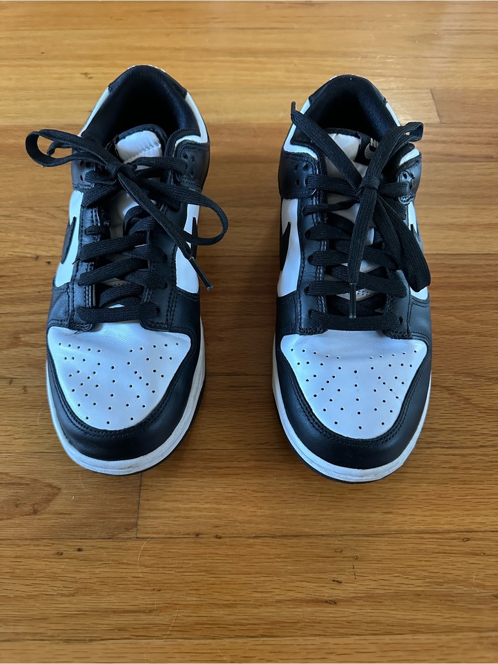 Nike Men’s Black and White Low-Top Athletic Sneakers